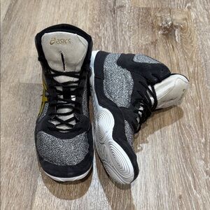 Asics Size 9 Unisex Snapdown 2 Wrestling Shoes Black/Gray Gold Shoes